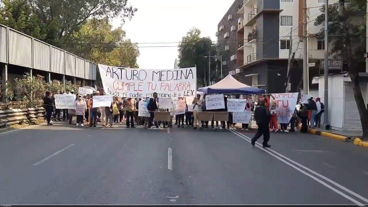 VIDEO: Suma tres horas el bloqueo en Calzada San Antonio Abad