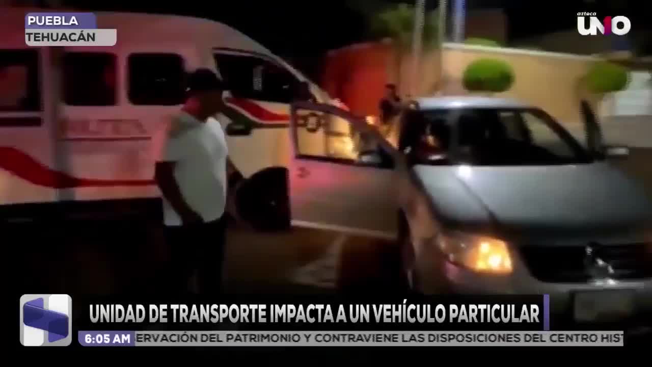 Unidad de transporte impacta a un vehículo particular en Tehuacán