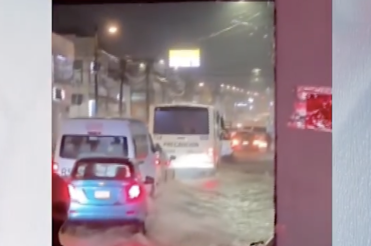 Lluvia torrencial provoca inundaciones en Atlixco; Protección Civil realiza recorridos