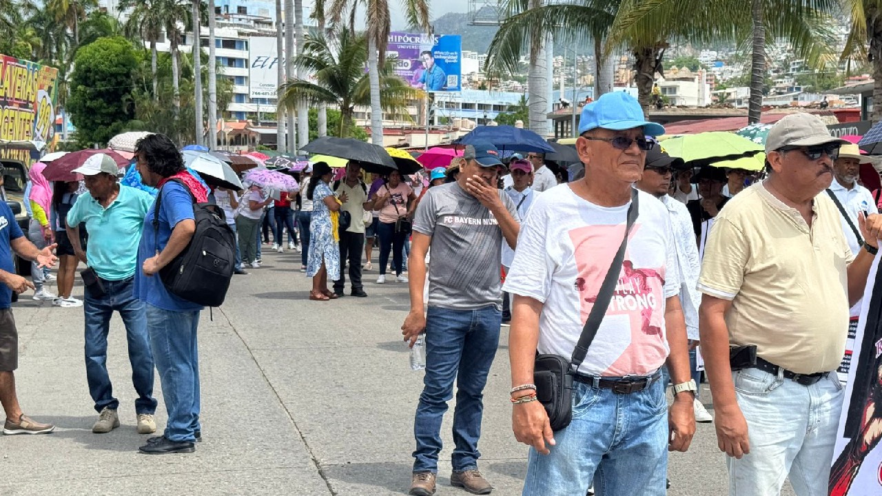 Tráfico vial por marcha de maestros en la Costera Miguel Alemán de Acapulco