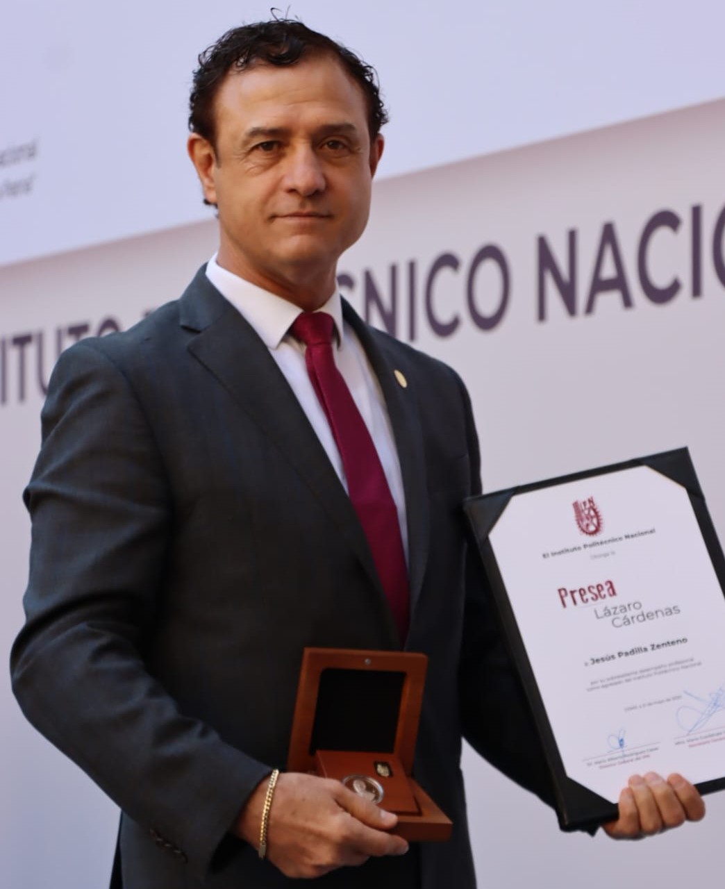 Sitraq Recibe Jesús Padilla fundador de la AMTM presea “Lázaro Cárdenas”