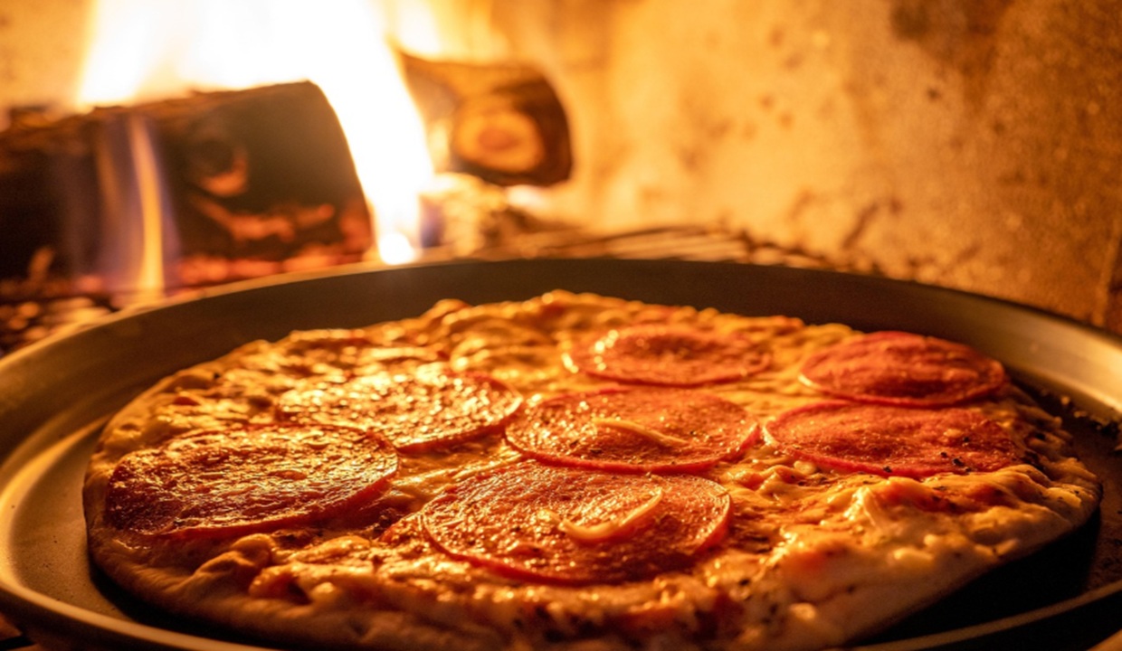 Pizza en mal estado deja un muerto y más de 100 comensales en estado grave ; esto se sabe