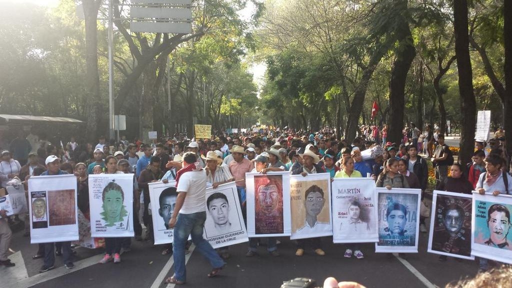 Inicia marcha por los 43 normalistas de Ayotzinapa