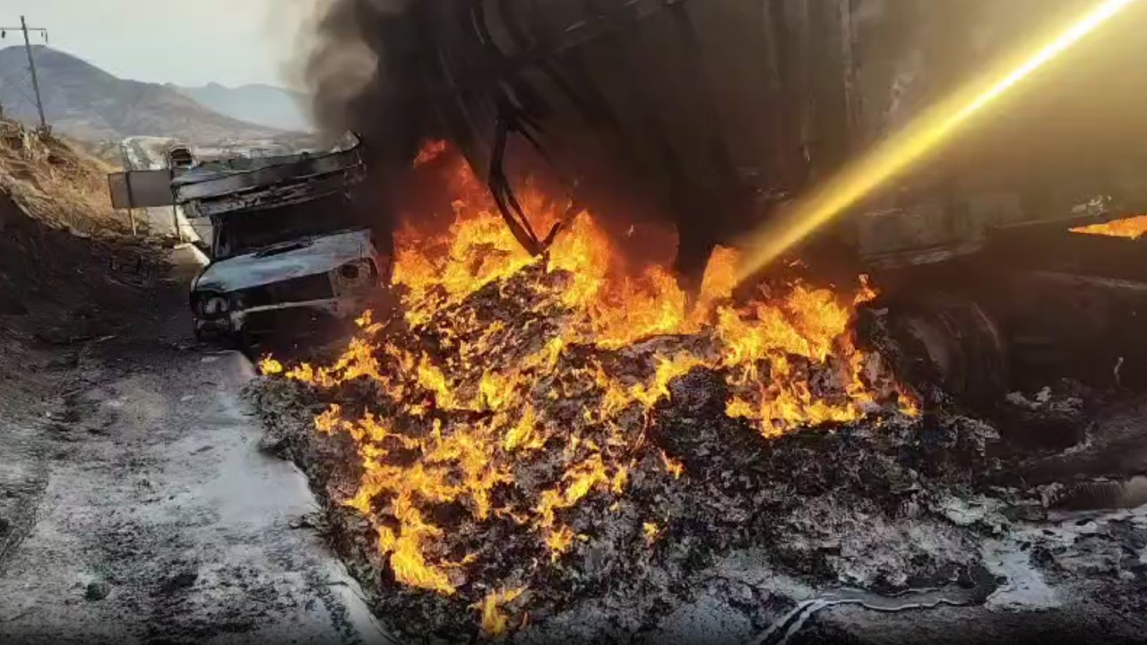 Choque entre nodriza y camión torton en la autopista Siglo XXI deja ...