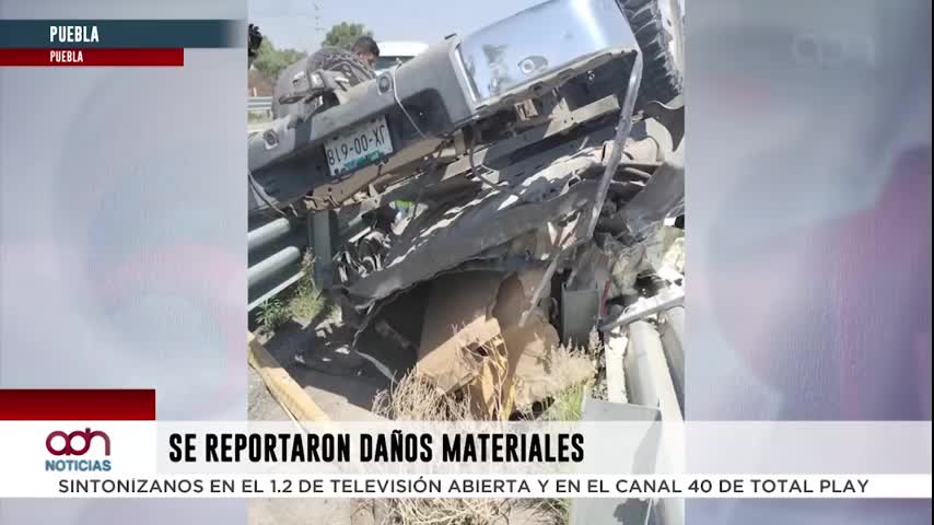 Camioneta acaba volcada en la autopista Puebla-Orizaba