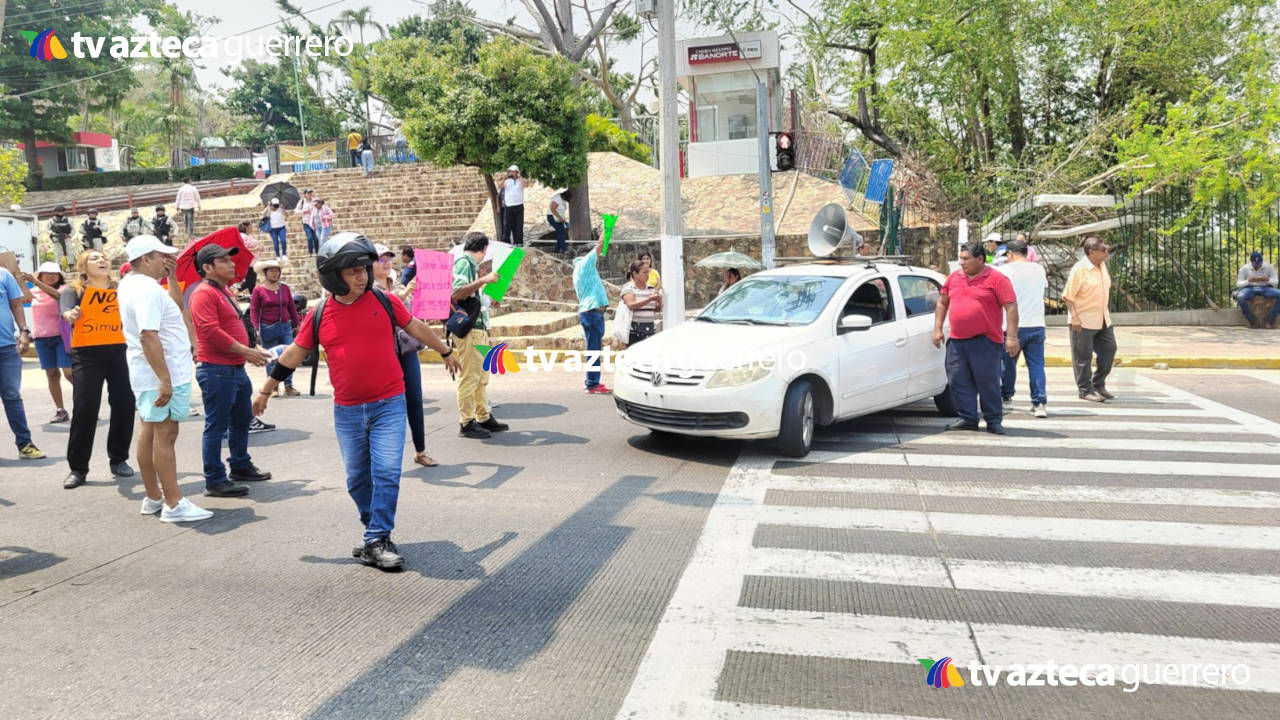 Bloqueo en Cuauhtémoc: Padres de familia bloquean la avenida exigiendo ...