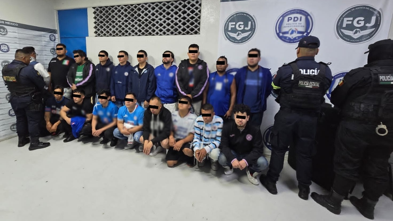 Fanáticos del Cruz Azul agreden a hombre en Neza: 17 arrestados