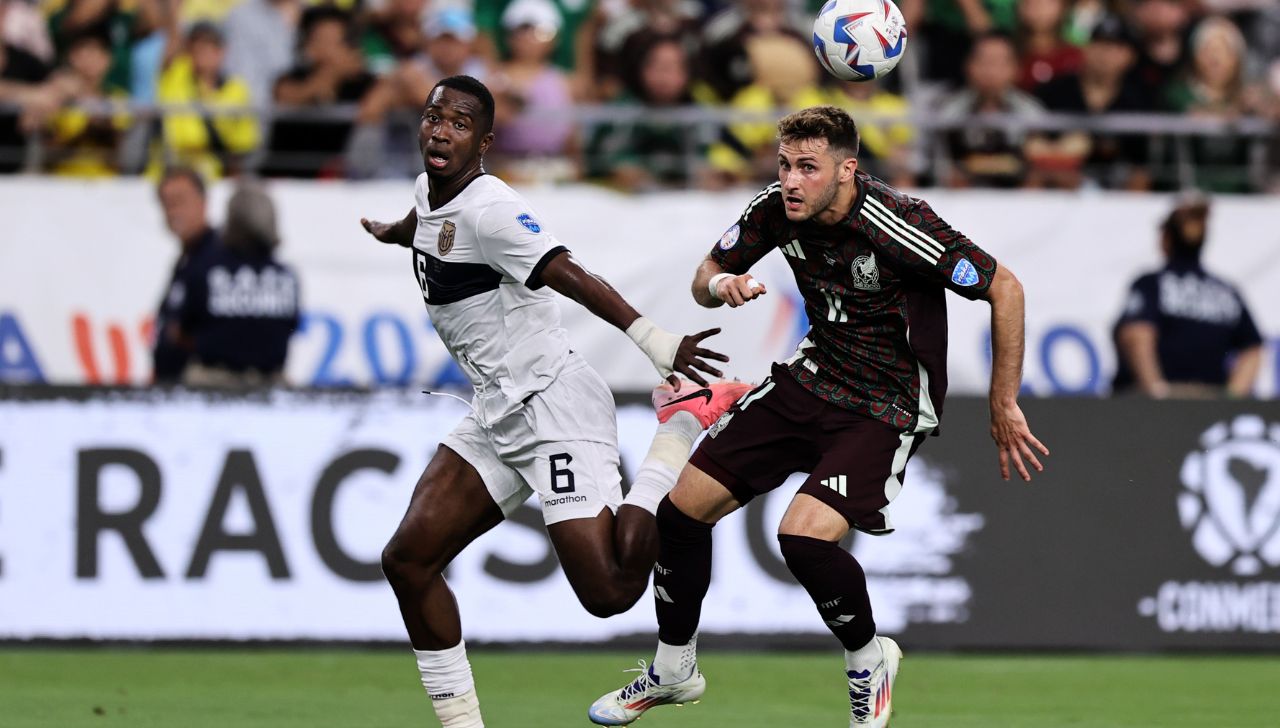 ¿Llegará? Santi Giménez es operado a meses del Mundial 2026