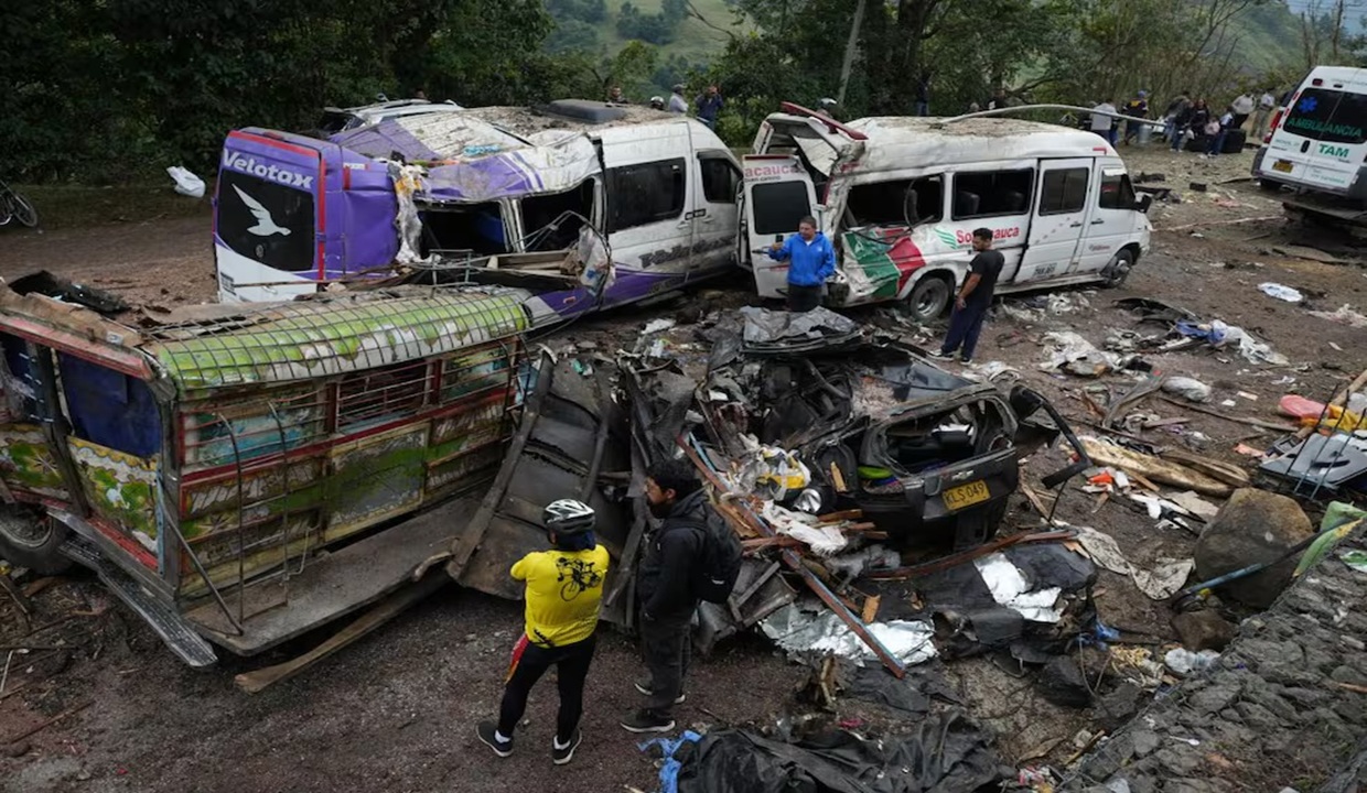 VIDEO: Ataque en autopista destruye tramo y deja al menos 19 muertos y 48 heridos