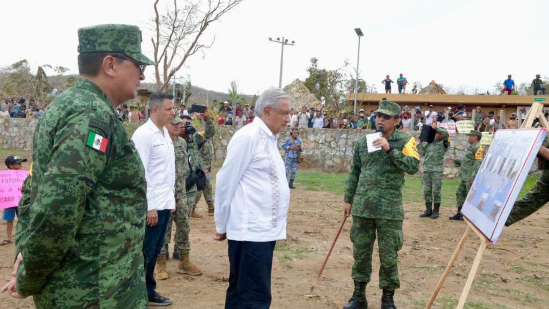 Visita presidente municipios damnificados por huracán Agatha en Oaxaca