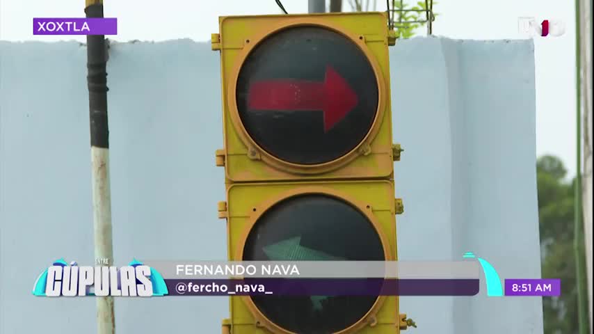 Semáforo descompuesto continúa generando riesgo en San Miguel Xoxtla