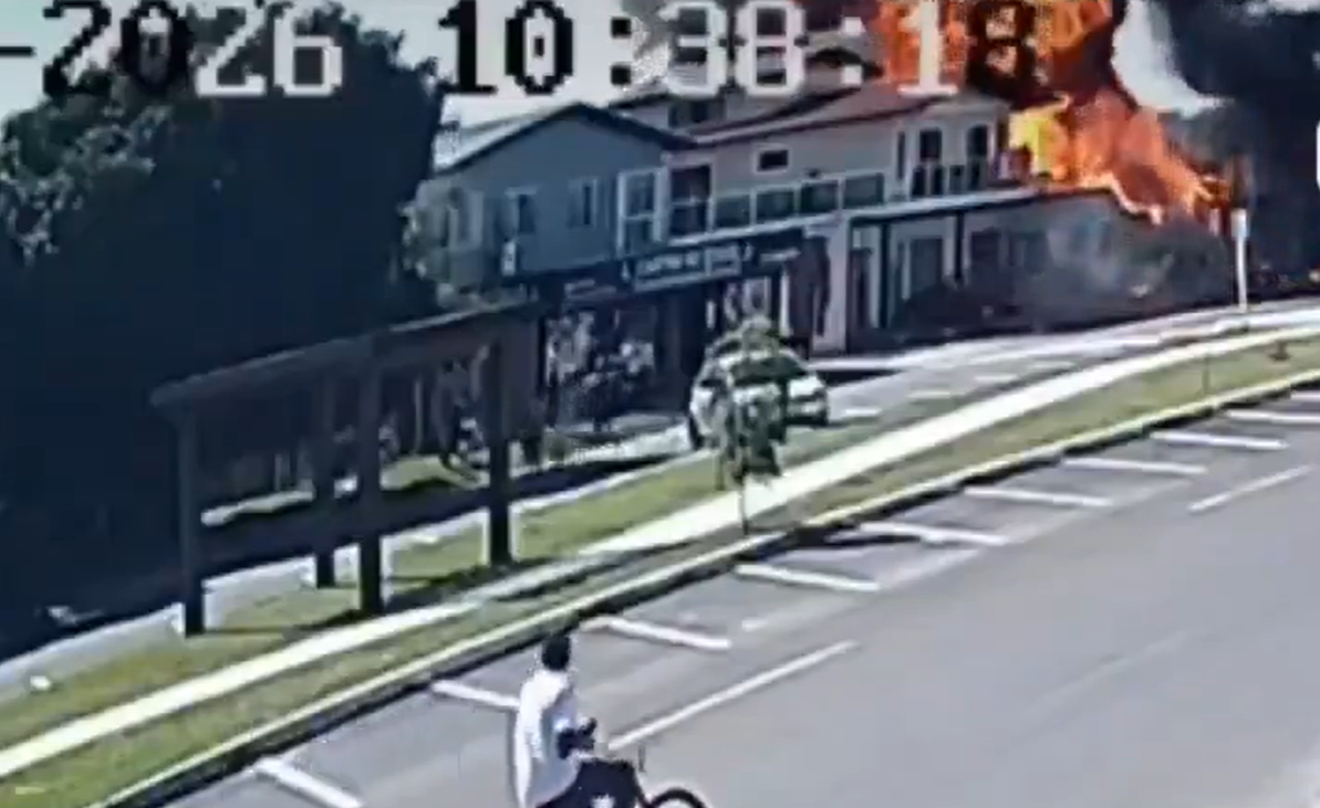 VIDEO FUERTE: Captan momento exacto en el que un avión se estrelló contra un restaurante en Brasil; hay 4 muertos