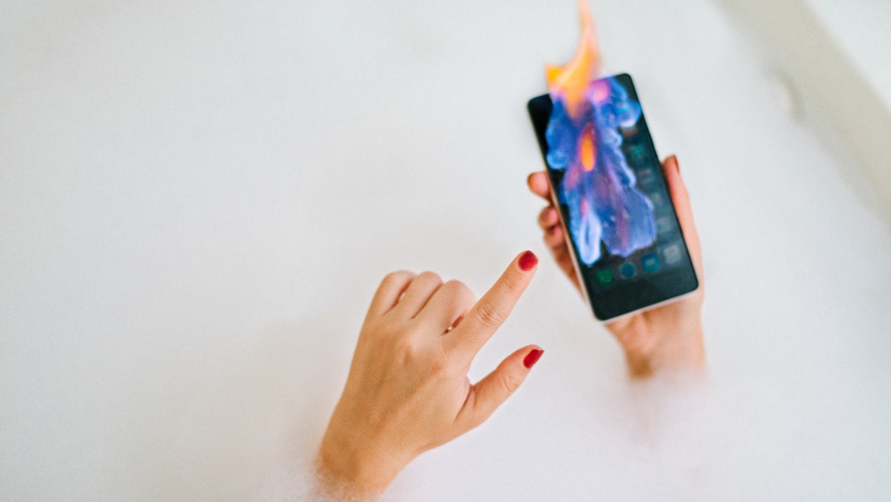 ¡Precaución! Razones por las que puede explotar el celular e incendiarse