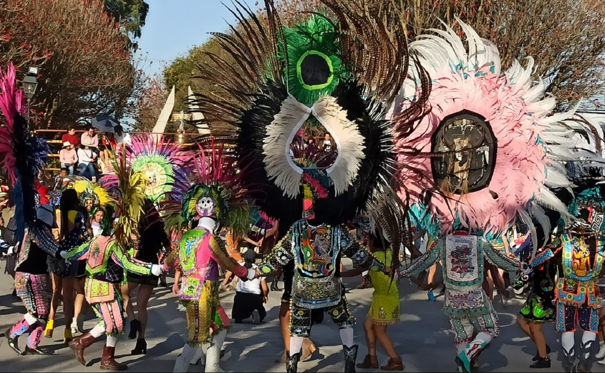 Creatividad en carnaval de Tlaxcala sorprende con botargas artesanales de Los Simpsons