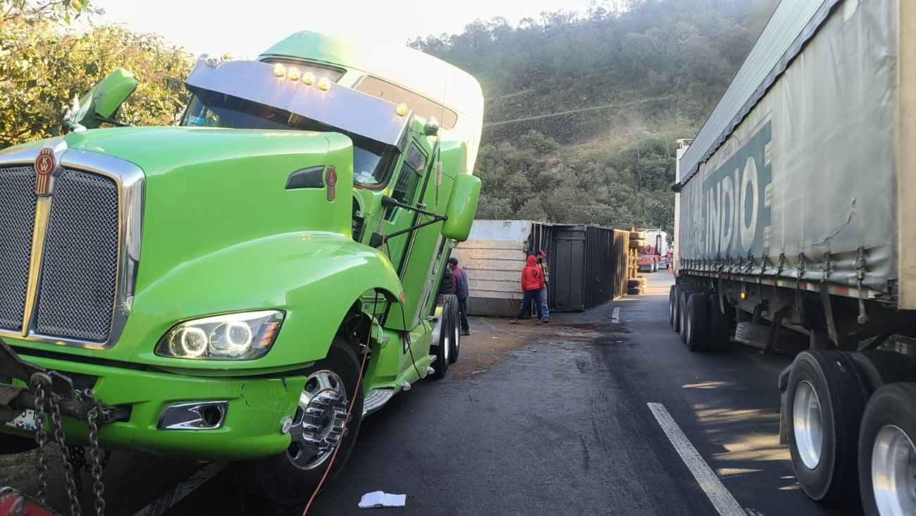 Caos en carreteras de México por accidentes y obras hoy sábado