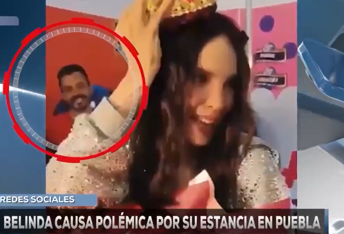 Belinda se volvió a colocar en el ojo público luego de recibir un enorme arreglo de flores durante su presentación en la Feria de Puebla; ¿se trató de un lujoso regalo del Coordinador de Gabinete de Puebla, José Luis García Parra?