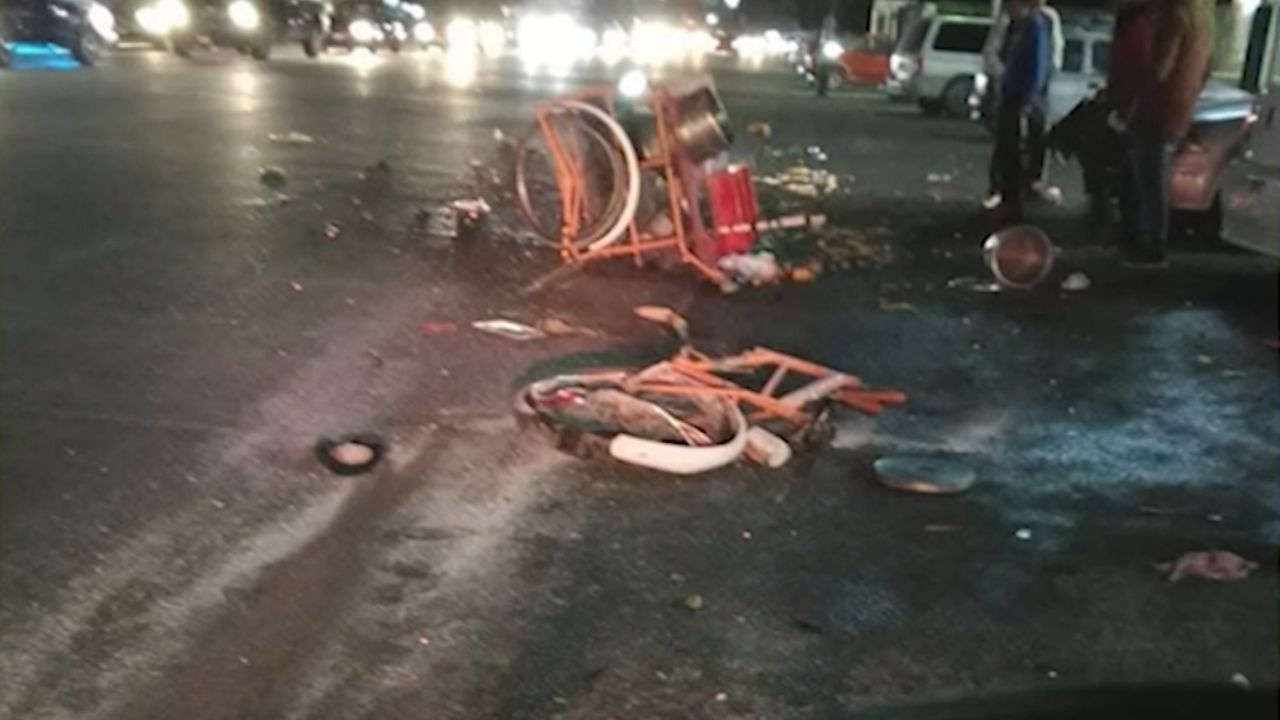 Conductor arrolla a vendedora de tamales en la federal Puebla-Tehuacán