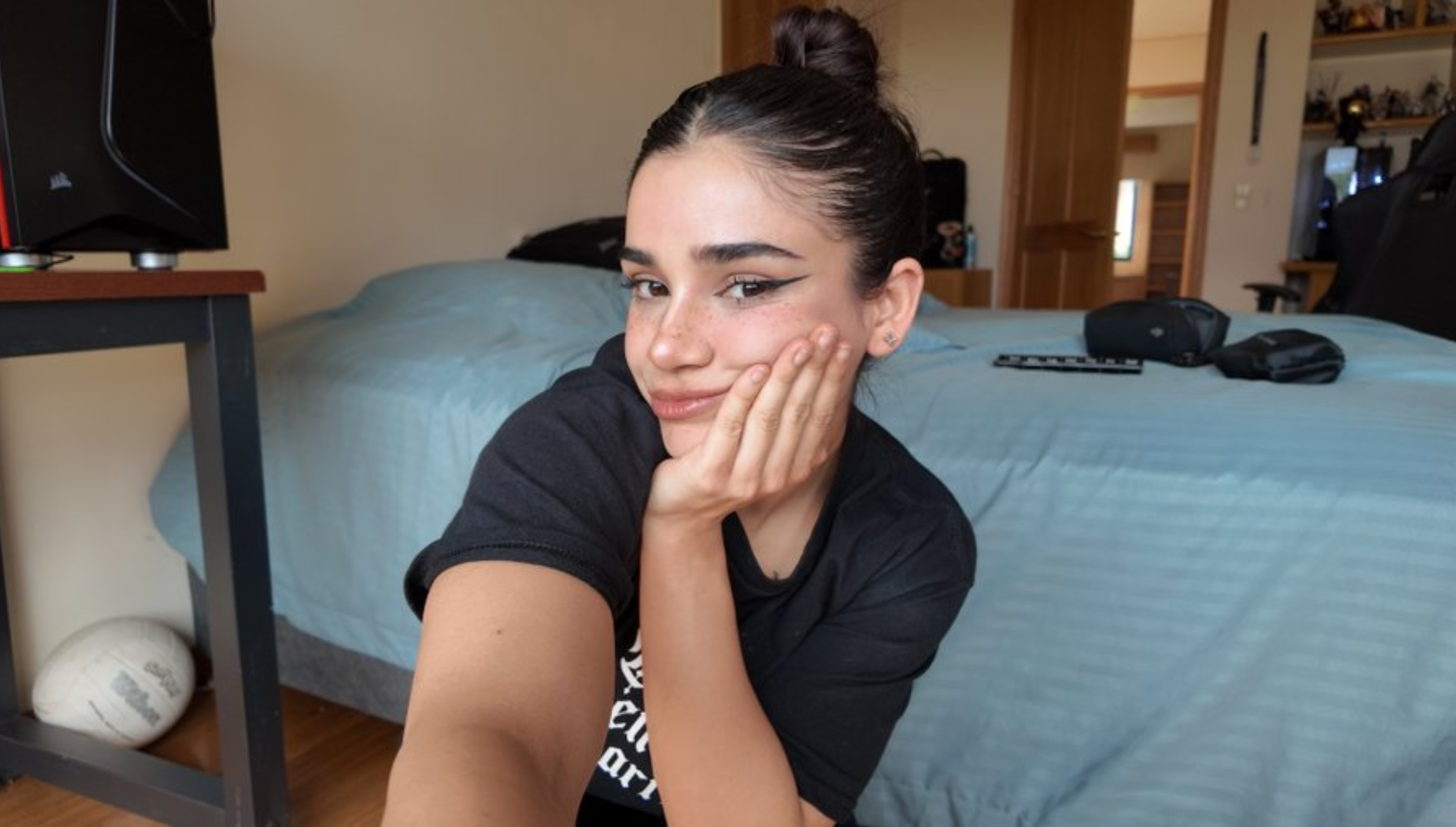 ¿Quién es Alana Flores y por qué se volvió tendencia en redes sociales?