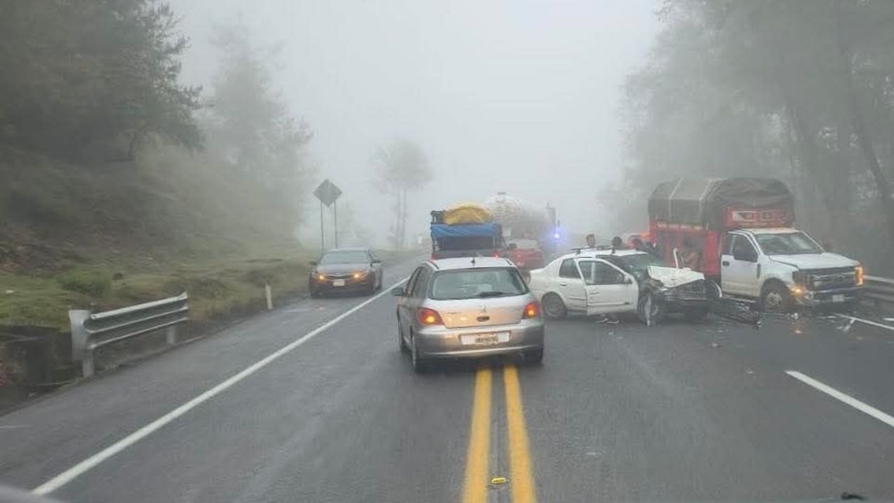 Densa neblina desató accidente sobre la autopista México-Tuxpan hoy: Cierre total del tramo Huauchinango–Tejocotal