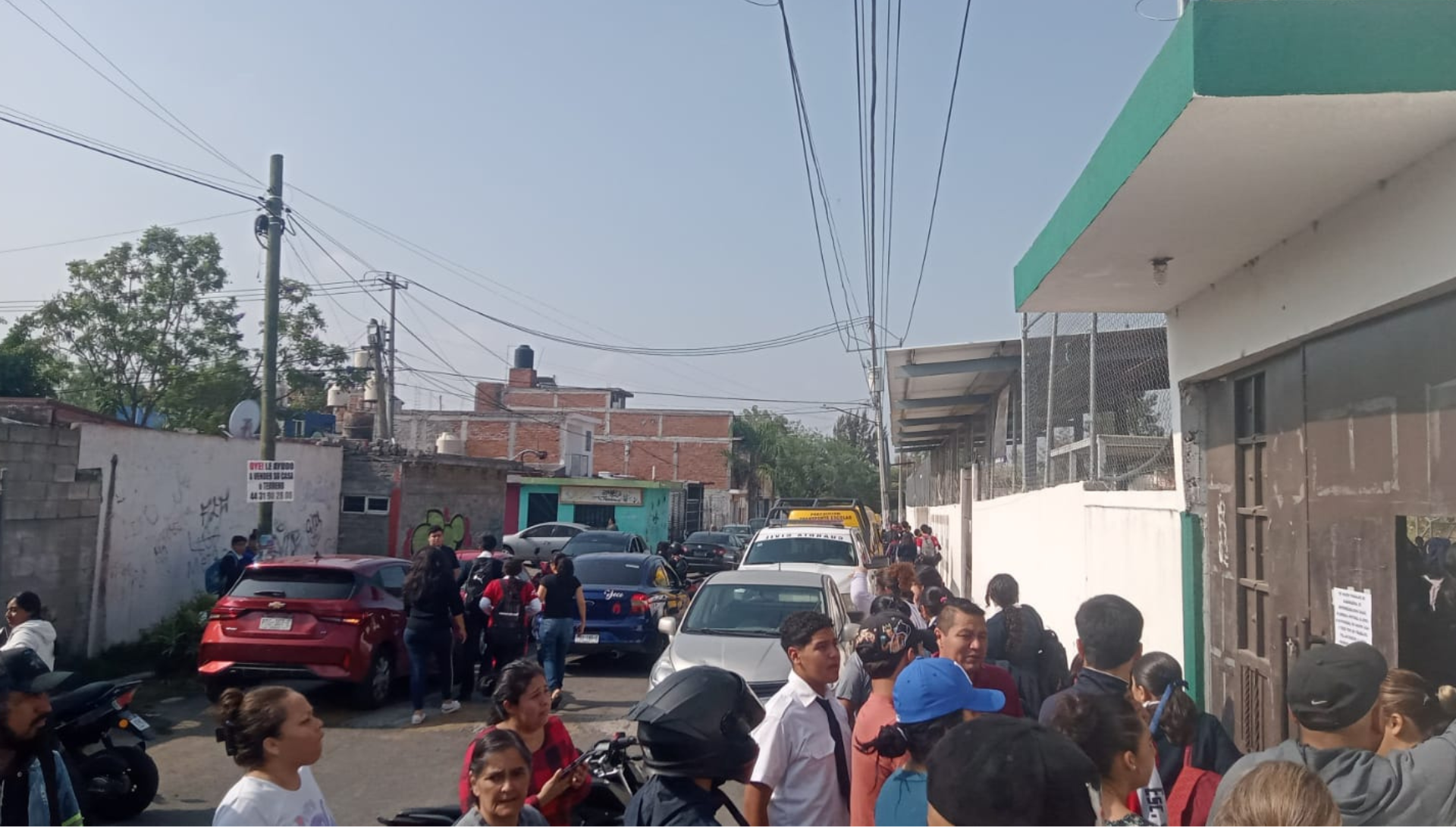 Movilización y evacuación en la Escuela Secundaria Técnica No. 138 por amenaza de tiroteo hoy