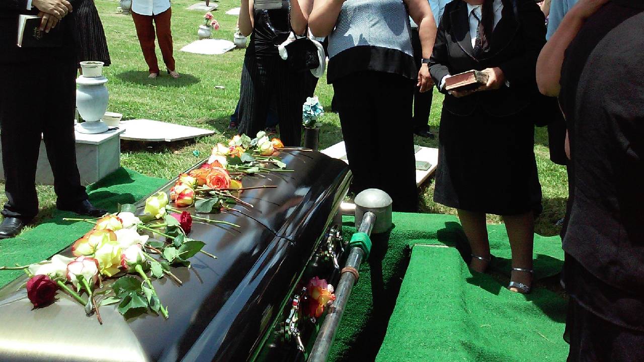 VIDEO Familiares realizan funeral en una discoteca y al ritmo de cumbia