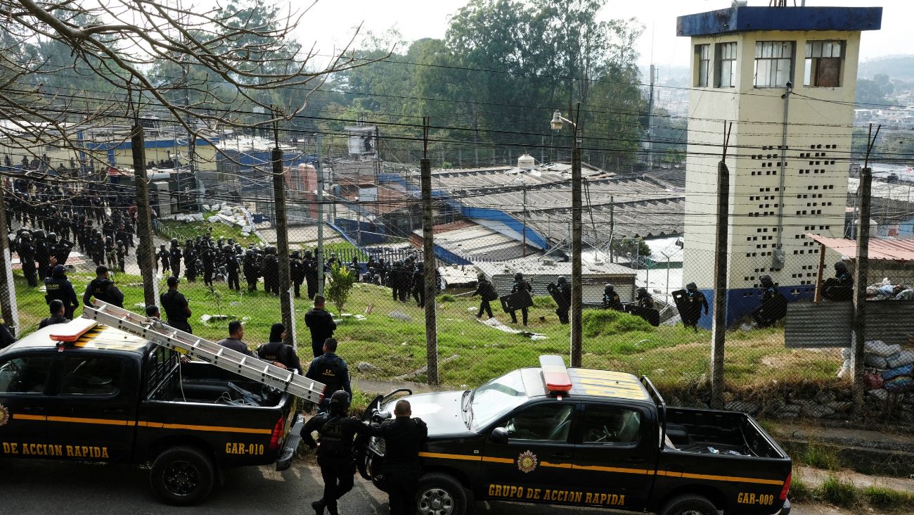 Guatemala declara estado de sitio y suspende clases tras los motines en cárceles que dejaron 8 muertos