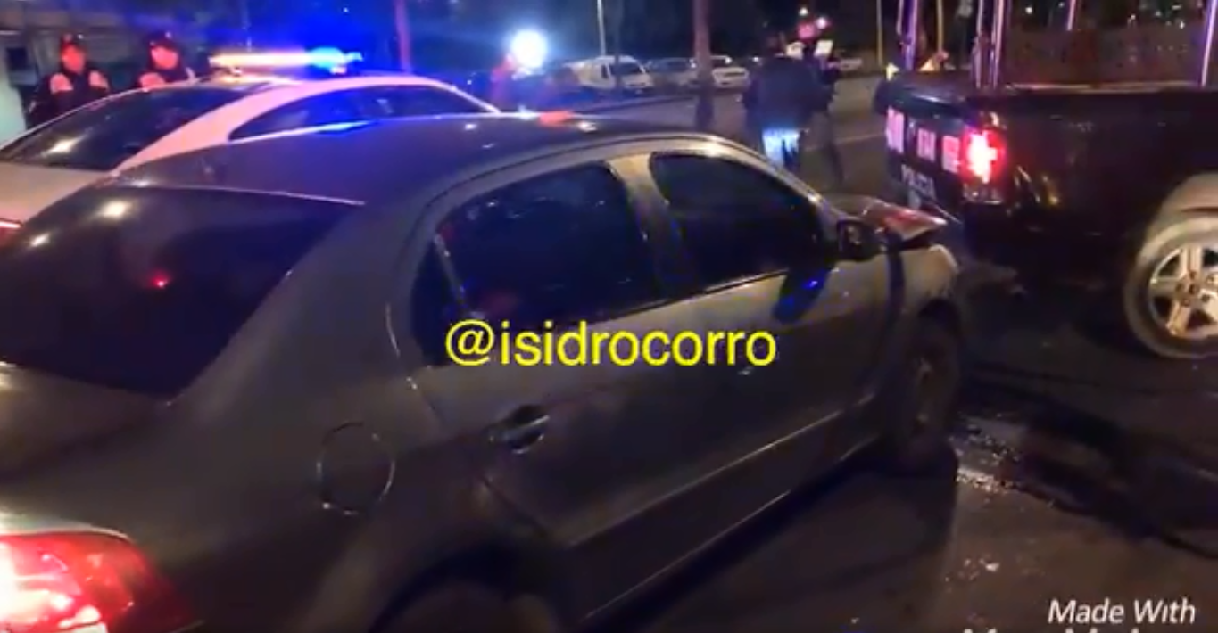Conductor ebrio se queda dormido y choca contra patrulla del alcoholímetro