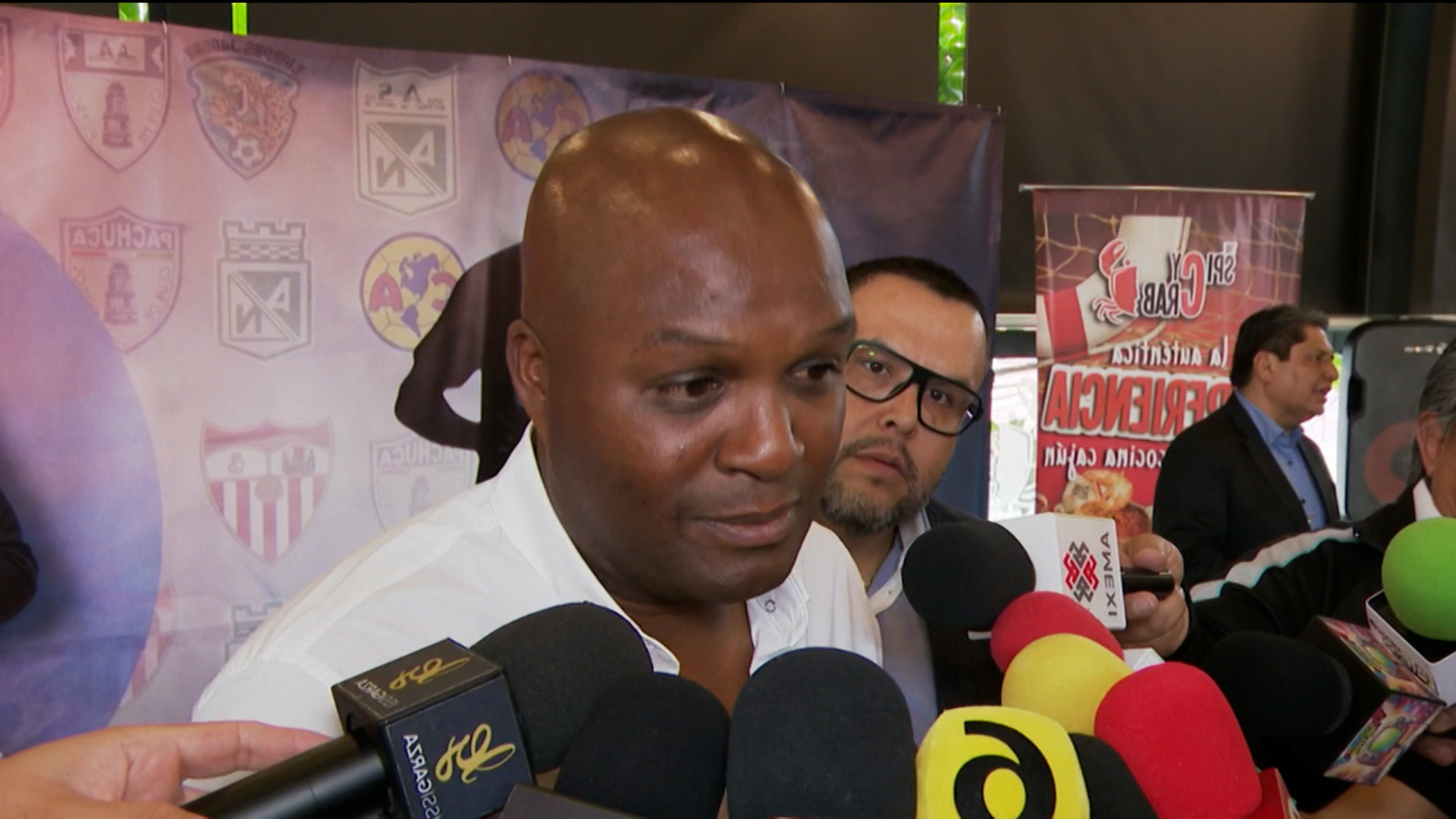 Karla Pineda y el exfutbolista, Aquivaldo Mosquera, llegan a acuerdo ...