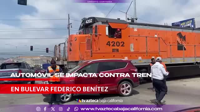 Automovilista choca contra tren al intentar ganarle el paso