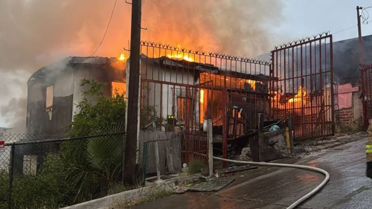 Incendio consume vivienda hoy 8 de mayo de 2025 en la colonia Guaycura ...