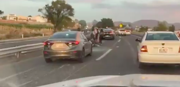 Choque en bulevar Rafael Moreno Valle en Atlixco deja daños y lesionados