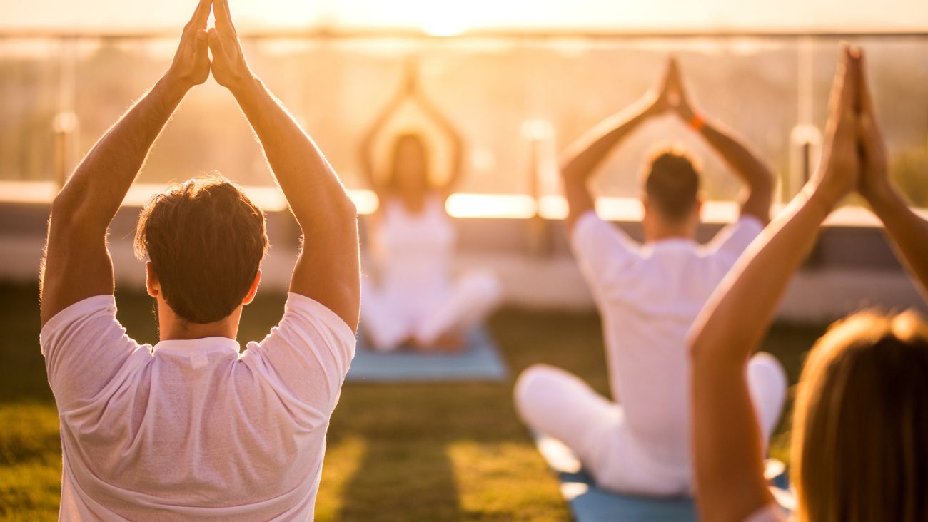 Despide el año con clase de yoga al amanecer en el Mirador de la Torre Latinoamericana