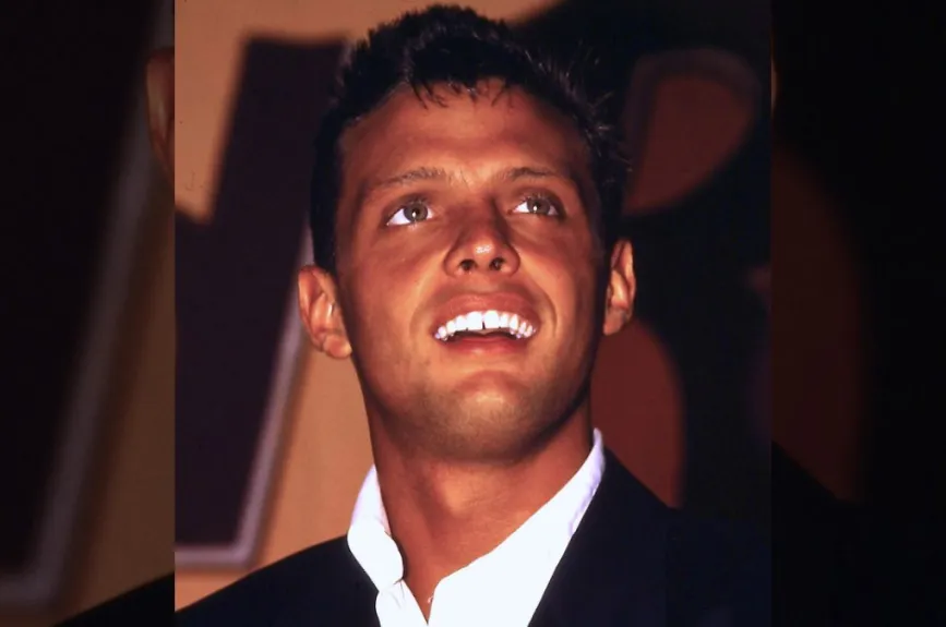 Luis Miguel selfie de joven.jpg