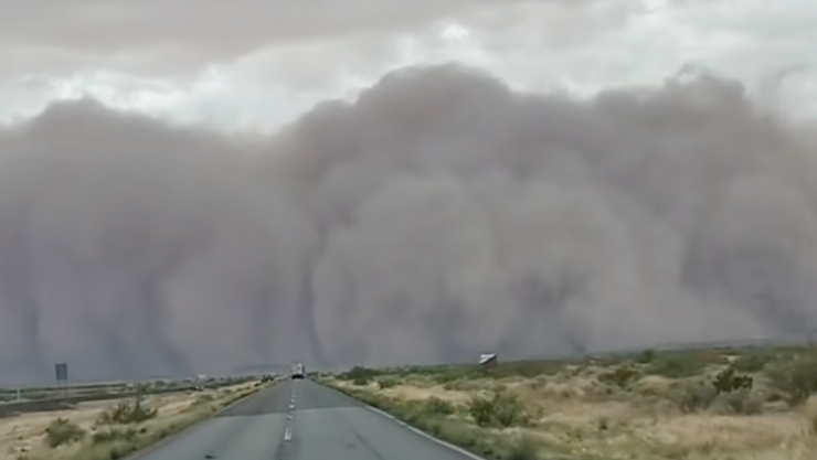 Captan gigantesca tormenta de arena rumbo a Villa Ahumada