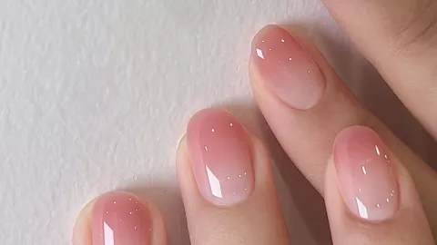 39 diseños de uñas sencillas, pero bonitas: puedes hacer ejercicio con ellas y te durarán