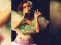 “La gata bajo la lluvia” de Rocío Dúrcal “versión rock” es su tema para el sexto concierto.