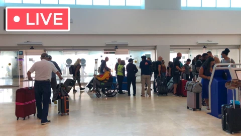 EN VIVO _ Estatus de vuelos hoy en el Aeropuerto de Cancún; viajes cancelados y demorados este 18 de octubre de 2025.jpg