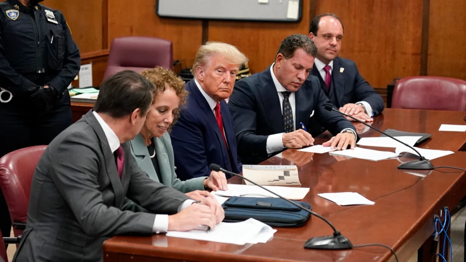 Donald Trump comparece ante la corte para su lectura de cargos.