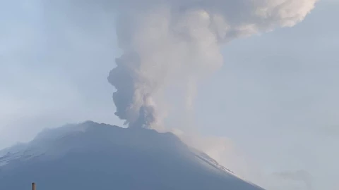 La Secretaría de Gestión Integral de Riesgos y Protección Civil de la Ciudad de México (SGIRPC CDMX) alertó de la posible caída de ceniza del volcán Popocatépetl en la capital del país este domingo.