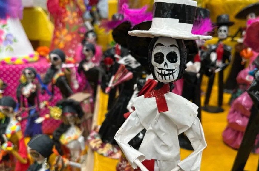 día-de-muertos-2023-catrinas-de-papel-mercados-de-méxico