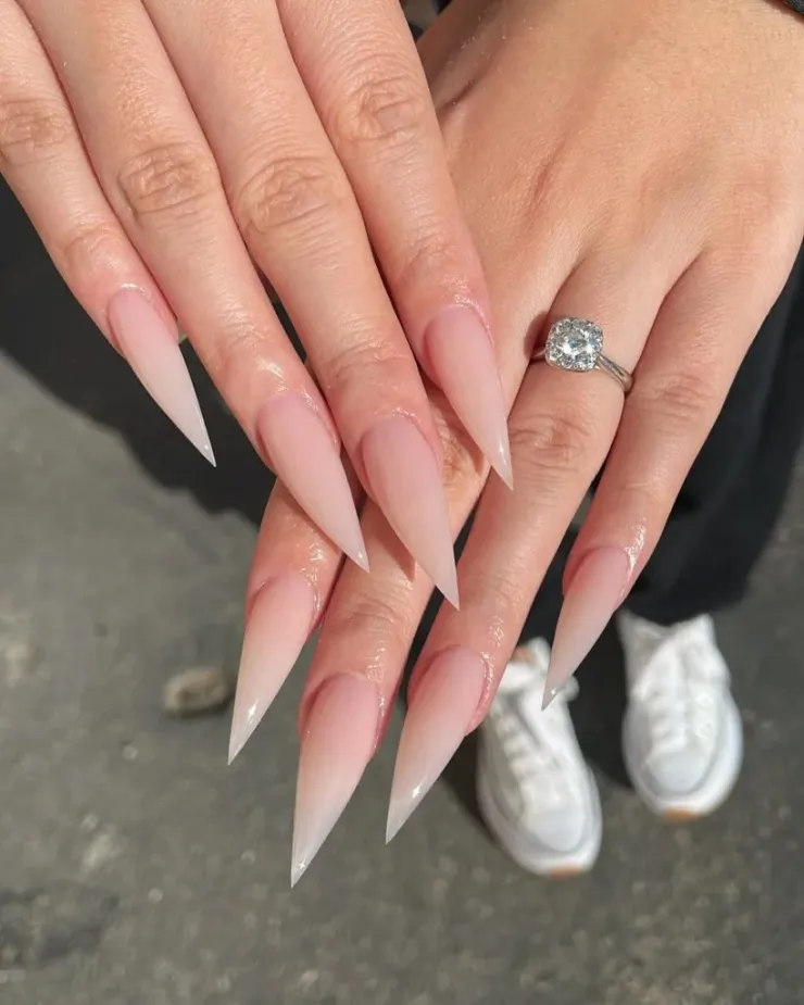 Uñas stiletto