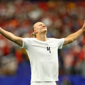 Erling Haaland festeja el pase de Noruega a los octavos de final del Mundial 2026.