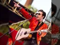 Drake Bell con lentes.jpg