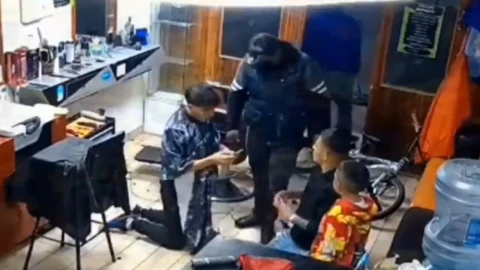 Los delincuentes cometieron el atraco en poco más de un minuto.