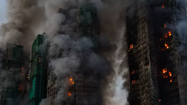 VIDEO | ¡IMÁGENES FUERTES! Así ocurrió el incendio que dejó al menos 13 muertos y varios heridos dentro de un edificio