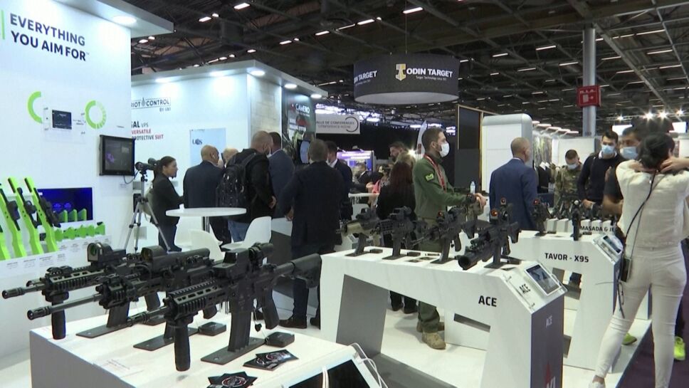 En Francia “Perro robot” se roba la atención en Milipol París.