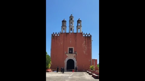 Hombre se AVIENTA desde lo más alto de una iglesia en Yucatán y pierde la vida