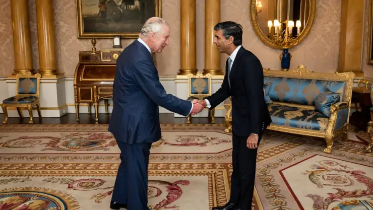 El Rey Carlos III nombra a Rishi Sunak como primer ministro británico