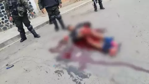 Granada explota en manos de un hombre