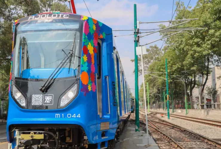 Gobierno CDMX pone en marcha nuevos trenes ligeros: Así lucen “Ajolote” y “Cruz”